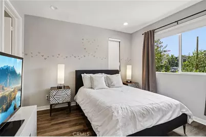 13219 Victory Boulevard, Los Angeles, CA 91401 - Photo 12