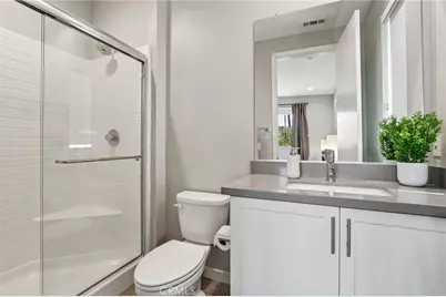 13219 Victory Boulevard, Los Angeles, CA 91401 - Photo 14