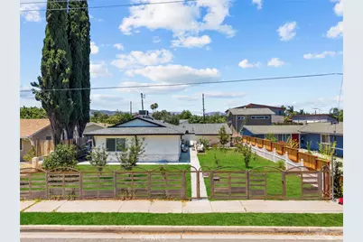 23817 Victory Boulevard, West Hills, CA 91307 - Photo 2