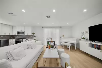 23817 Victory Boulevard, West Hills, CA 91307 - Photo 6