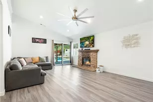 22825 Fir Ct, Saugus, CA 91390 - Photo 12
