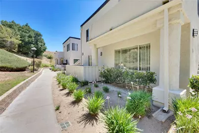 21203 Trumpet Drive #102, Newhall, CA 91321 - Photo 2