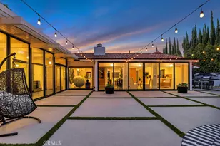 21520 Arcos, Woodland Hills, CA 91364 - Photo 2