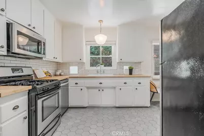13032 Hesby, Sherman Oaks, CA 91423 - Photo 12