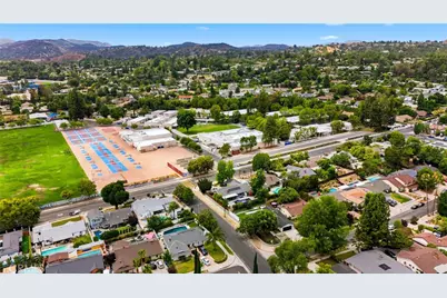 23800 Tiara, Woodland Hills, CA 91367 - Photo 48