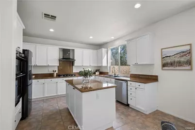 29052 Madrid Place, Castaic, CA 91384 - Photo 44