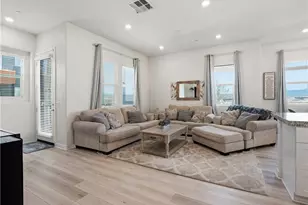 27013 Hummingbird Ln, Valencia, CA 91381 - Photo 14