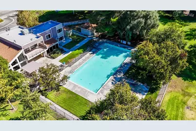 20002 Avenue Of The Oaks, Newhall, CA 91321 - Photo 32