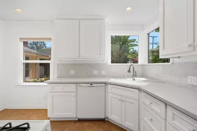 11580 Blix Street, Valley Village, CA 91602 - Photo 10
