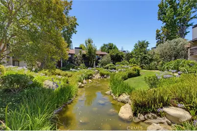 21901 Burbank, Woodland Hills, CA 91367 - Photo 24