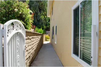 24371 Crestview Drive, Newhall, CA 91321 - Photo 4