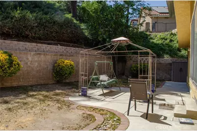 24371 Crestview Drive, Newhall, CA 91321 - Photo 4