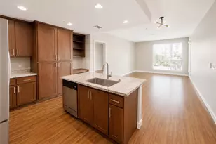 21301 Erwin St, Woodland Hills, CA 91367 - Photo 2