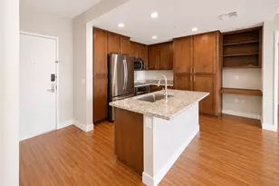21301 Erwin St, Woodland Hills, CA 91367 - Photo 4
