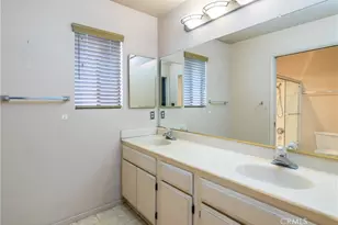 13203 Vanowen St, North Hollywood, CA 91605 - Photo 12