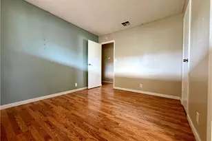 8801 17 Eton, Canoga Park, CA 91304 - Photo 4