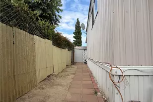 8801 17 Eton, Canoga Park, CA 91304 - Photo 20