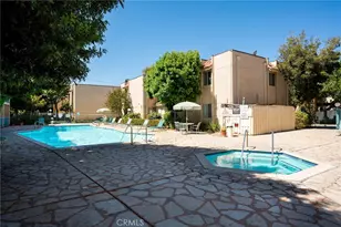 18307 Burbank Blvd, Tarzana, CA 91356 - Photo 12