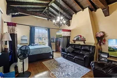 2546 S Bronson, Los Angeles, CA 90018 - Photo 6