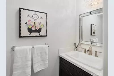 9735 Via Roma, Burbank, CA 91504 - Photo 16