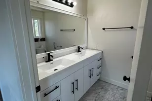 15156 McIntyre St, Sylmar, CA 91342 - Photo 6