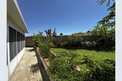 15156 McIntyre Street, Sylmar, CA 91342 - Photo 32
