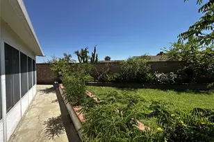 15156 McIntyre St, Sylmar, CA 91342 - Photo 32