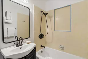 11105 Califa, North Hollywood, CA 91601 - Photo 32