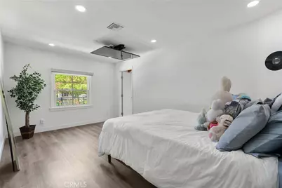 23352 Ostronic, Woodland Hills, CA 91367 - Photo 32