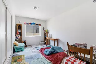 24983 Chestnut St, Newhall, CA 91321 - Photo 22
