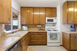24983 Chestnut St, Newhall, CA 91321 - Photo 10