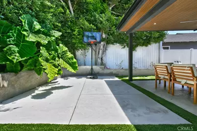 5531 Hermitage, Valley Village, CA 91607 - Photo 32