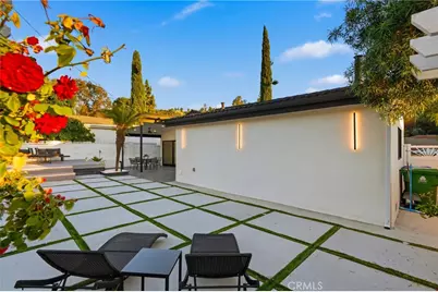 21407 Mulholland Drive, Woodland Hills, CA 91364 - Photo 38