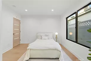 21407 Mulholland Dr, Woodland Hills, CA 91364 - Photo 24