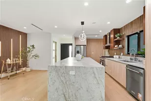 21407 Mulholland Dr, Woodland Hills, CA 91364 - Photo 16