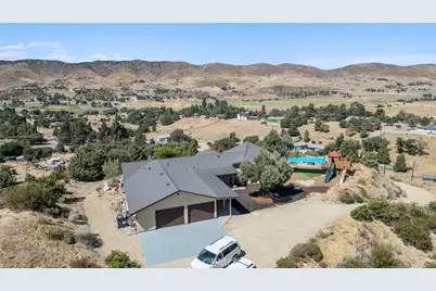 8734 Vientos, Leona Valley, CA 93551 - Photo 6