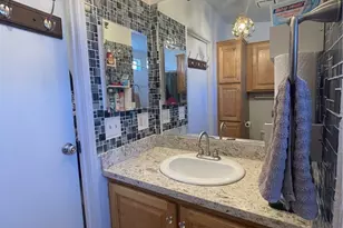 7560 Woodman Pl, Van Nuys, CA 91405 - Photo 18
