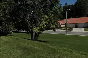 19946 Ave Of The Oaks, Newhall, CA 91321 - Photo 52