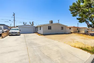 44251 Carolside Avenue, Lancaster, CA 93535 - Photo 2