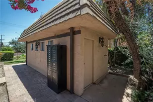 24420 Victory, West Hills, CA 91367 - Photo 36