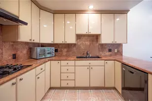 24420 Victory, West Hills, CA 91367 - Photo 10