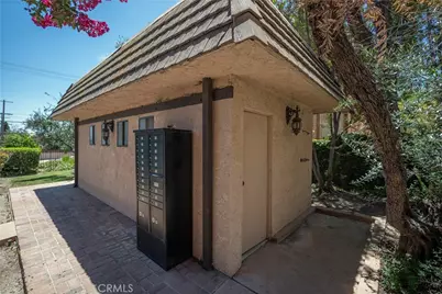 24420 Victory #06, West Hills, CA 91367 - Photo 36