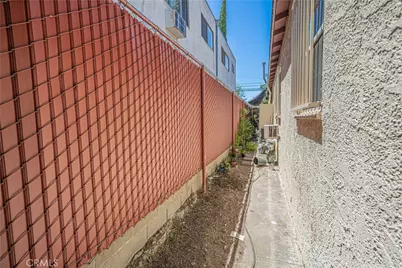 210 W Spazier, Burbank, CA 91502 - Photo 18