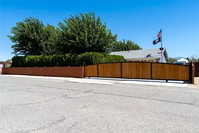 17164 Schollview, Lake Los Angeles, CA 93591 - Photo 2