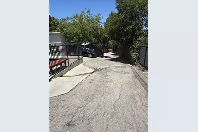 22304 Cass, Woodland Hills, CA 91364 - Photo 2