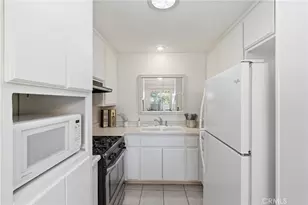 19158 Ave Of The Oaks, Newhall, CA 91321 - Photo 2