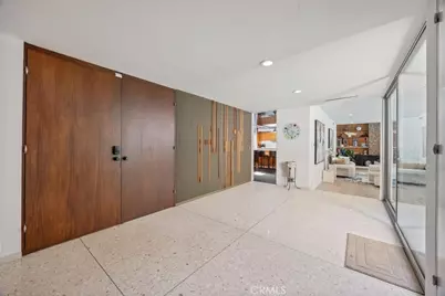 5000 Queen Victoria Road, Woodland Hills, CA 91364 - Photo 8