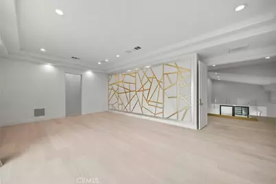 23129 Burbank Boulevard, Woodland Hills, CA 91367 - Photo 30