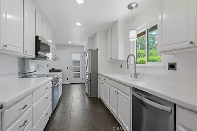 7815 Faust, West Hills, CA 91304 - Photo 10