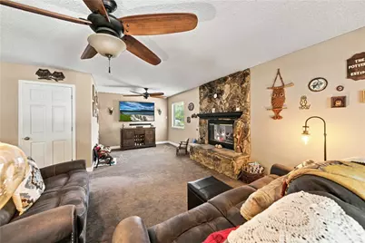 42301 Woodstone, Lancaster, CA 93536 - Photo 8